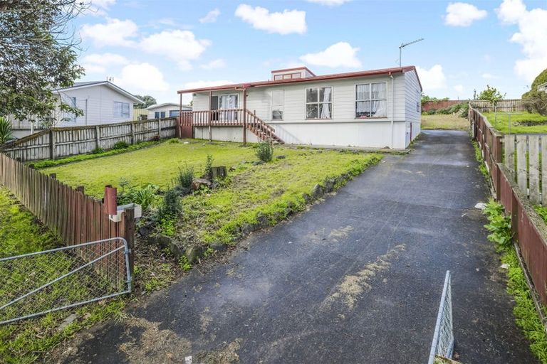 Photo of property in 7 Aden Place, Clendon Park, Auckland, 2103