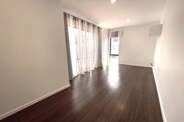 Photo of property in 7 Cherub Place, West Harbour, Auckland, 0618
