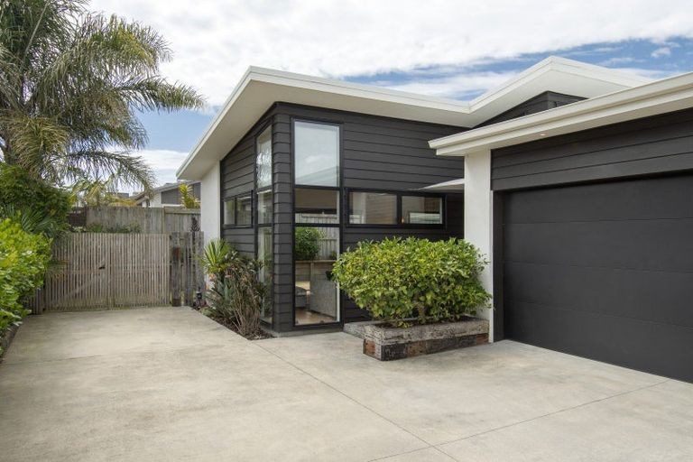 Photo of property in 105 Twin Oak Avenue, Papamoa Beach, Papamoa, 3118