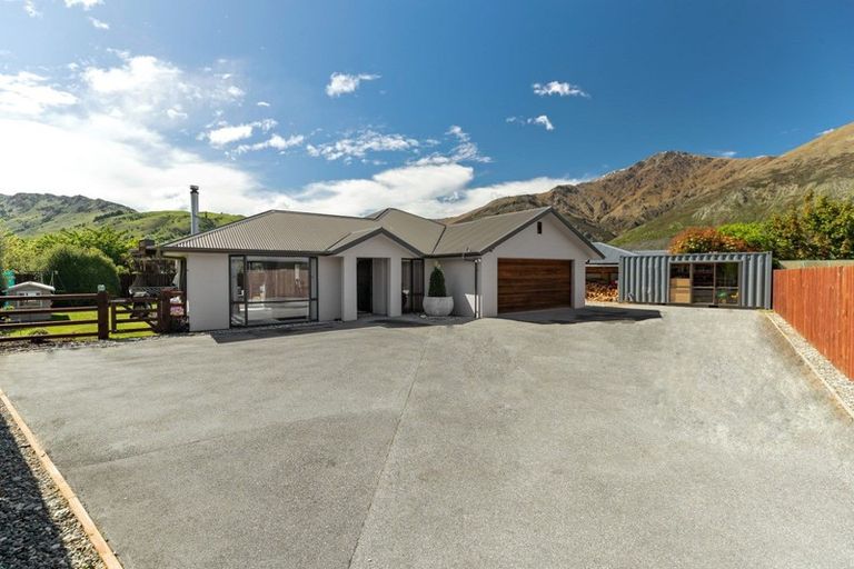 Photo of property in 8 Ada Place, Lake Hayes, Queenstown, 9304