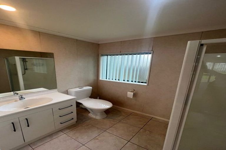 Photo of property in 3 Nephin Place, East Tamaki Heights, Auckland, 2016