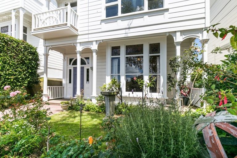 Photo of property in 31 Maarama Crescent, Aro Valley, Wellington, 6021