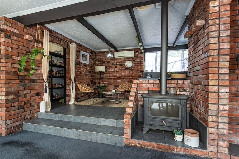 Photo of property in 327 Avonhead Road, Avonhead, Christchurch, 8042