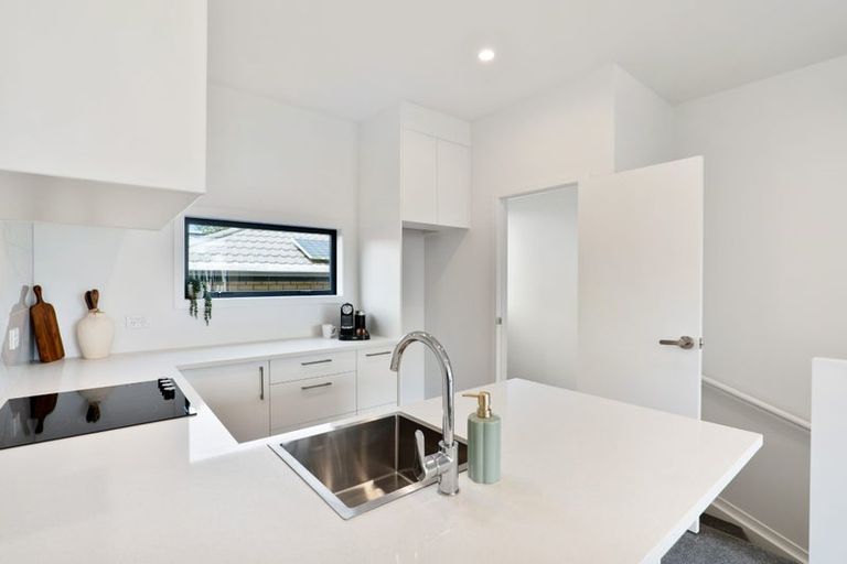 Photo of property in 3 Meg Lane, Glen Eden, 0602