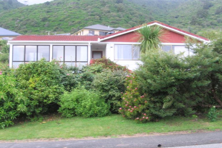 Photo of property in 19 Amokura Street, Waikanae, 5036