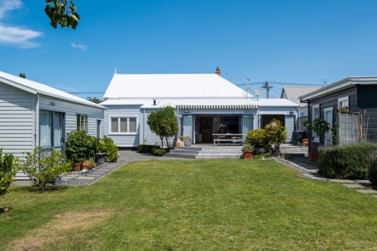Photo of property in 12 Meeanee Quay, Westshore, Napier, 4110