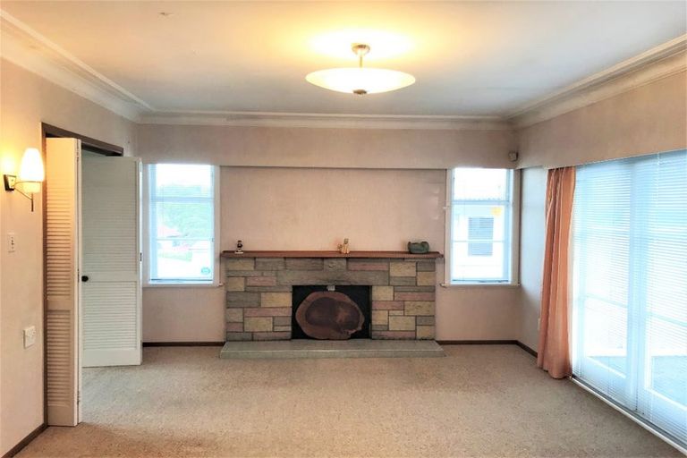 Photo of property in 37 St Leonards Road, Kelston, Auckland, 0602