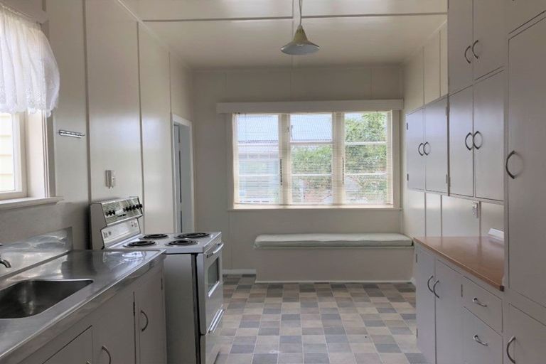 Photo of property in 37 Swiss Avenue, Gonville, Whanganui, 4501