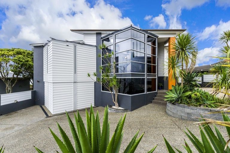 Photo of property in 1007 Beach Road, Torbay, Auckland, 0630