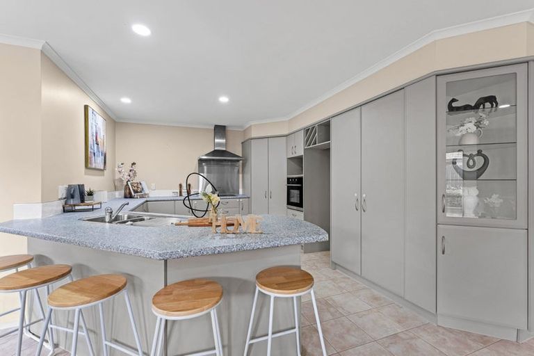 Photo of property in 8 Bokeen Lane, Flat Bush, Auckland, 2019
