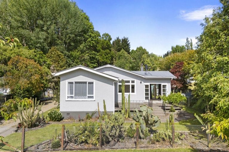 Photo of property in 19 Ongo Road, Hunterville, 4730