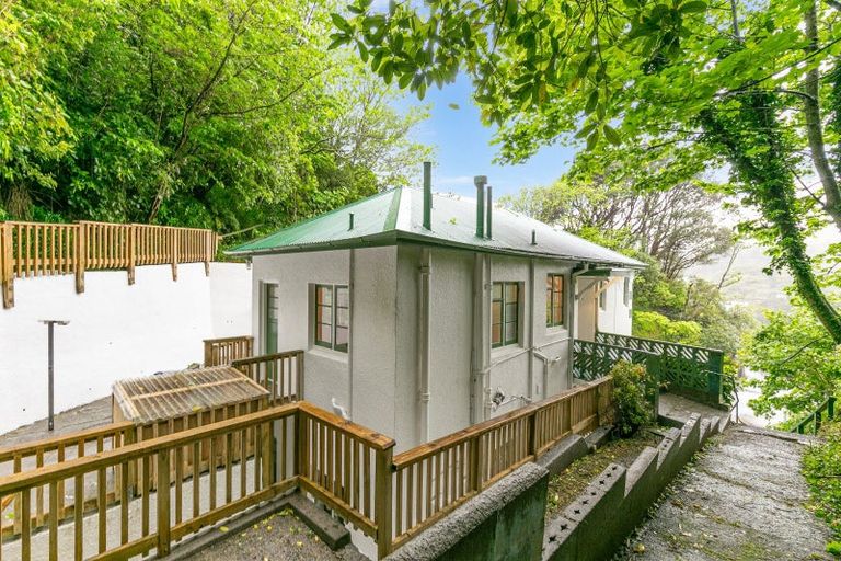 Photo of property in 79 Garden Road, Northland, Wellington, 6012