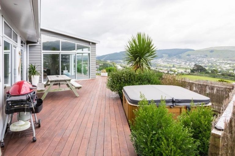 Photo of property in 3a Kilkelly Close, Tawa, Wellington, 5028