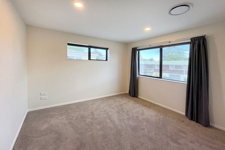 Photo of property in 12a Thomas Avenue, Te Atatu Peninsula, Auckland, 0610