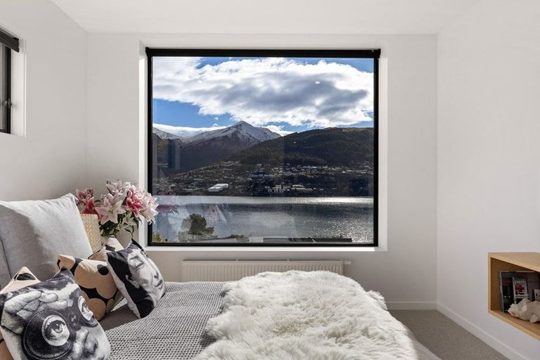 Photo of property in 594 Peninsula Road, Kelvin Heights, Queenstown, 9300