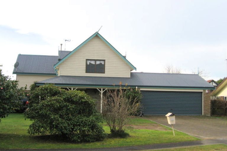 Photo of property in 19 Burn-murdoch Street, St Andrews, Hamilton, 3200