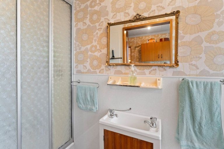 Photo of property in 43 Oriwa Crescent, Otaki, 5512