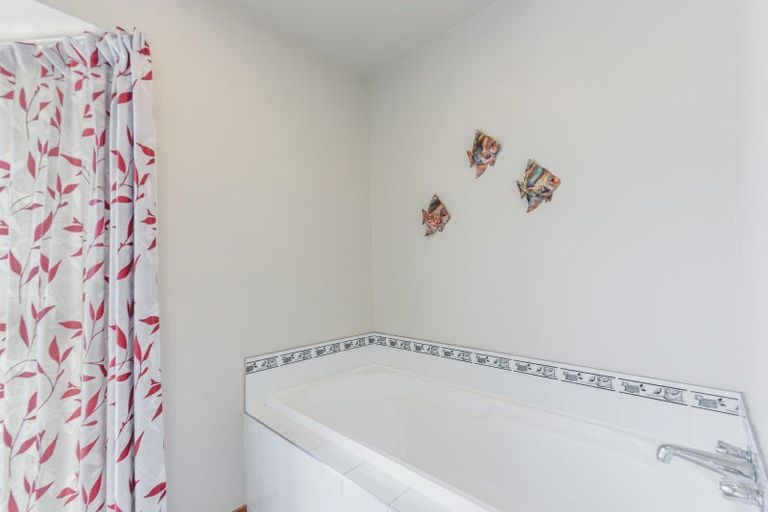 Photo of property in 10a Huia Street, Waikawa, Picton, 7220