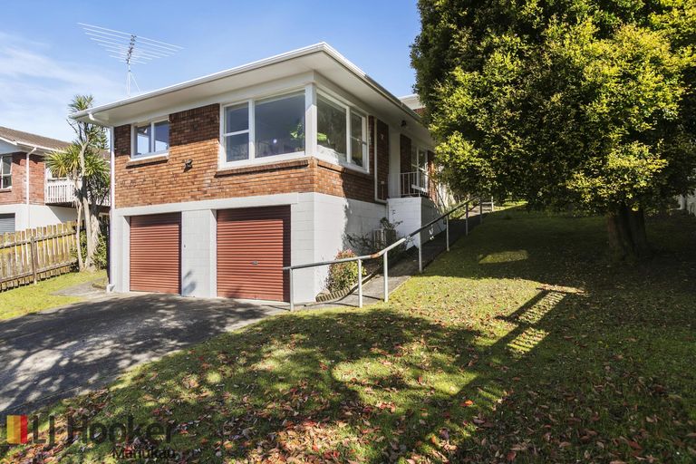 Photo of property in 1/5 Keldale Place, Forrest Hill, Auckland, 0620