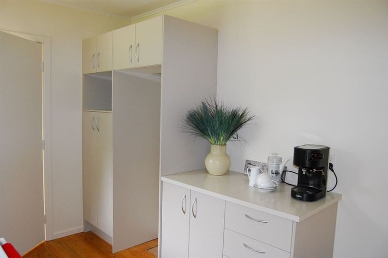 Photo of property in 74 Kervil Avenue, Te Atatu Peninsula, Auckland, 0610