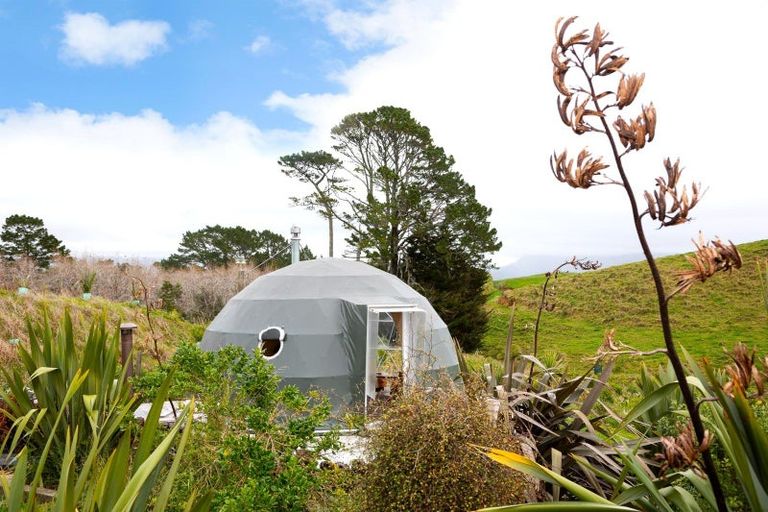 Photo of property in 456 Barrett Road, Omata, New Plymouth, 4374