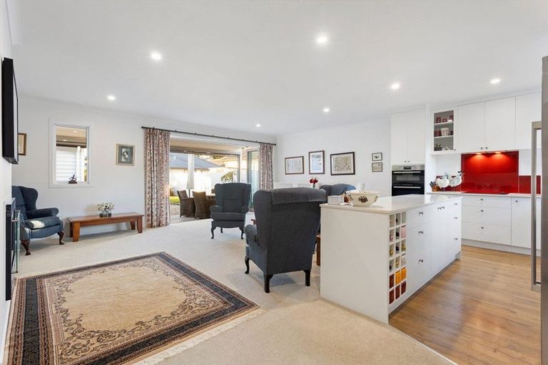 Photo of property in 22 Ruge Court, Cambridge, 3434