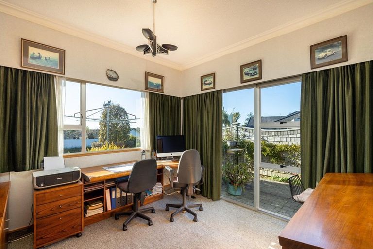 Photo of property in 166 Heta Road, Highlands Park, New Plymouth, 4312