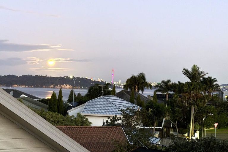 Photo of property in 3 Bridgehead Cove, West Harbour, Auckland, 0618