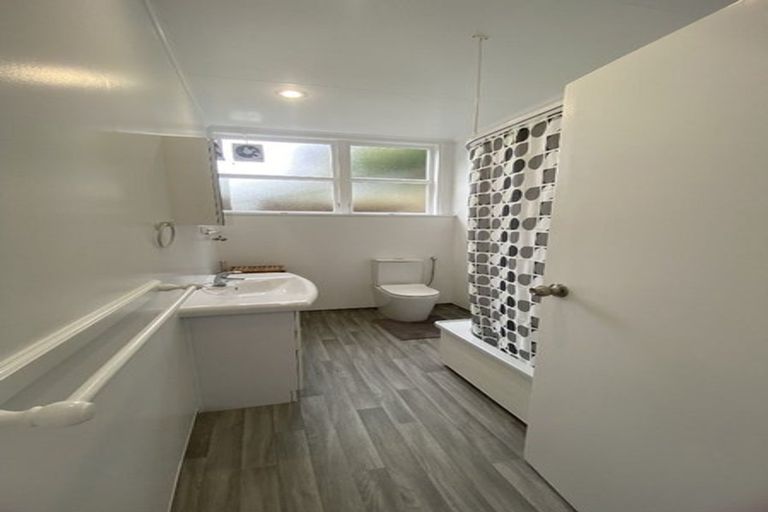 Photo of property in 28 Delhi Crescent, Khandallah, Wellington, 6035