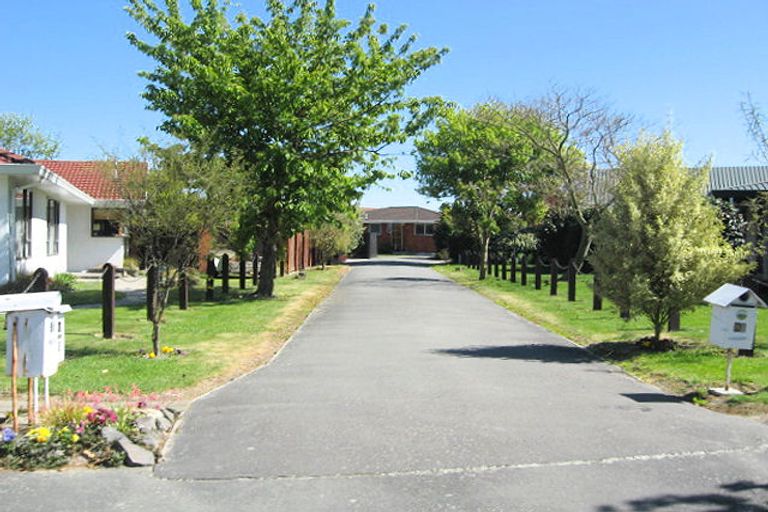 Photo of property in 2/8c Heaphy Place, Casebrook, Christchurch, 8051