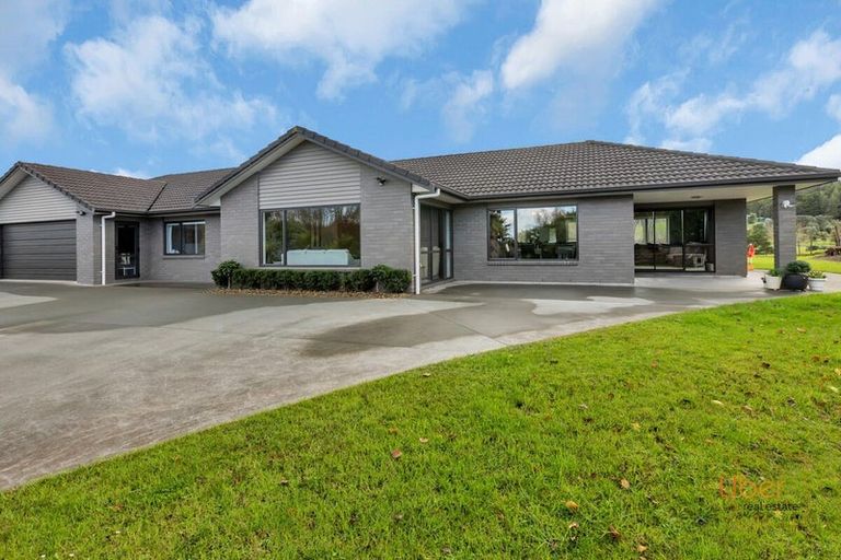 Photo of property in 19 Woodland Road, Maungaturoto, 0588