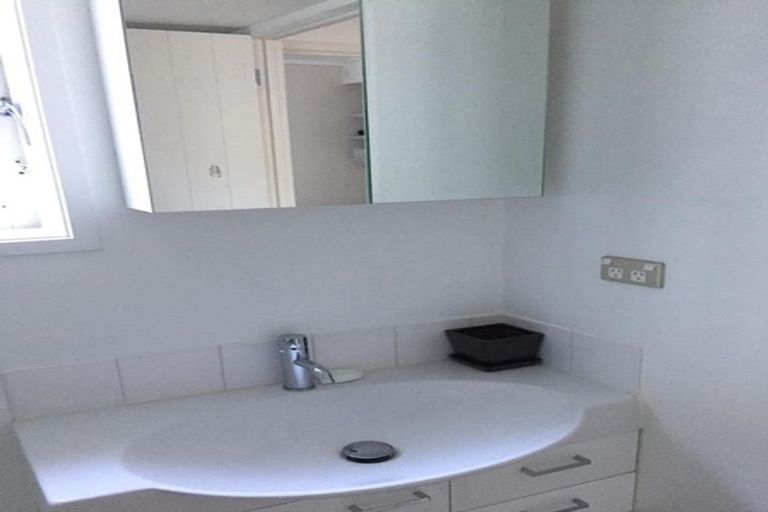 Photo of property in 24 Cottleville Terrace, Thorndon, Wellington, 6011