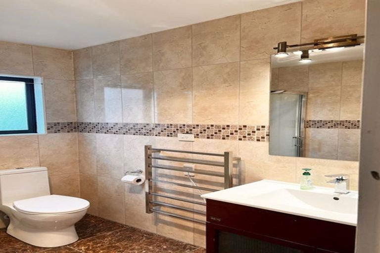 Photo of property in 38 Kenderdine Road, Papatoetoe, Auckland, 2025