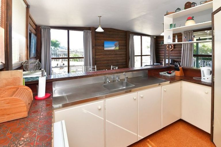 Photo of property in 40 Tamatea Drive, Snells Beach, 0920