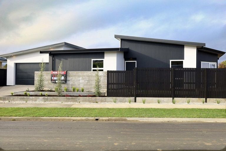 Photo of property in 92 Freedom Drive, Kelvin Grove, Palmerston North, 4470