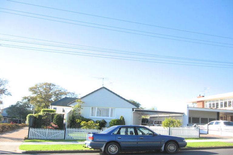 Photo of property in 1/85 Bleakhouse Road, Howick, Auckland, 2014