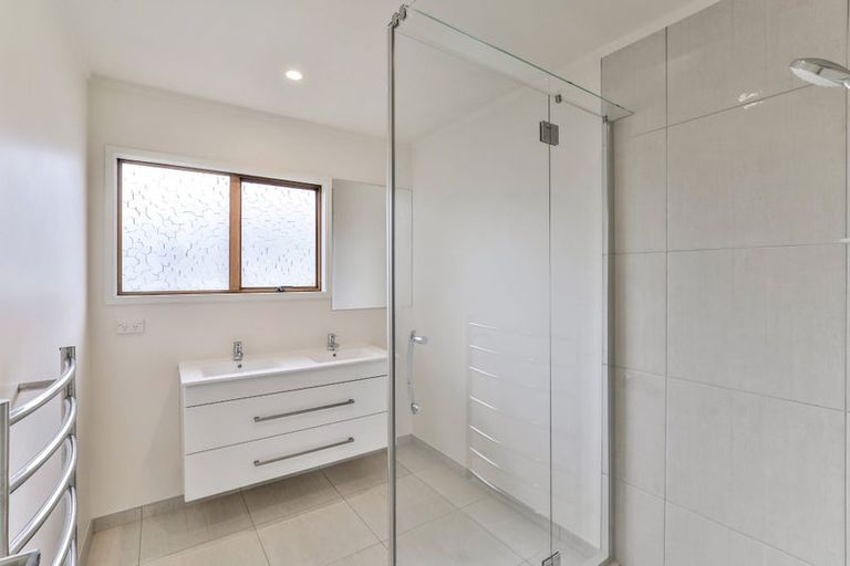 Photo of property in 2/29 Verbena Road, Birkdale, Auckland, 0626