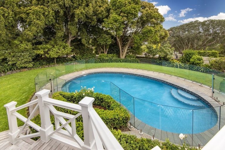 Photo of property in 29 Maritime Terrace, Birkenhead, Auckland, 0626