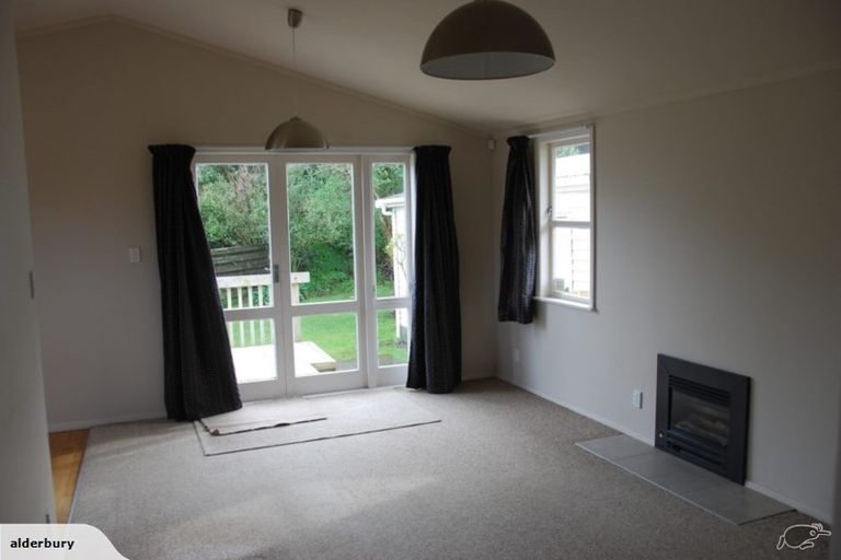 Photo of property in 14 Alder Place, Newlands, Wellington, 6037