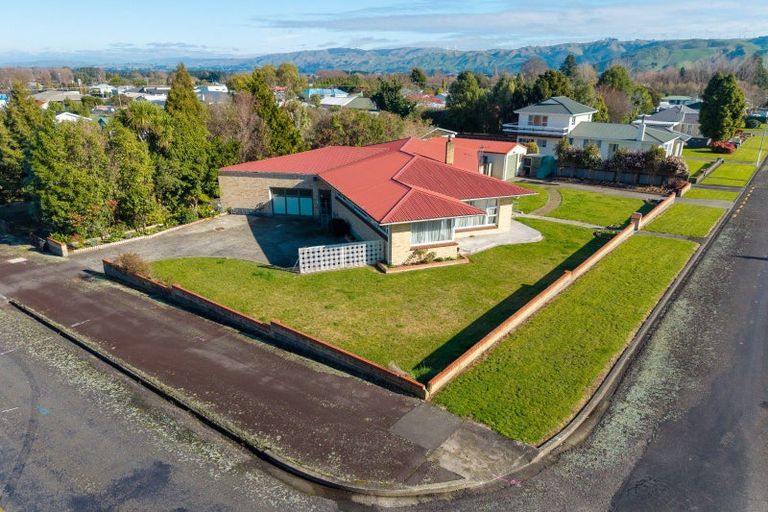 Photo of property in 18 Richardson Street, Woodville, 4920