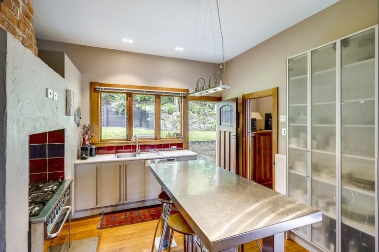 Photo of property in 8 Brewster Street, Bluff Hill, Napier, 4110