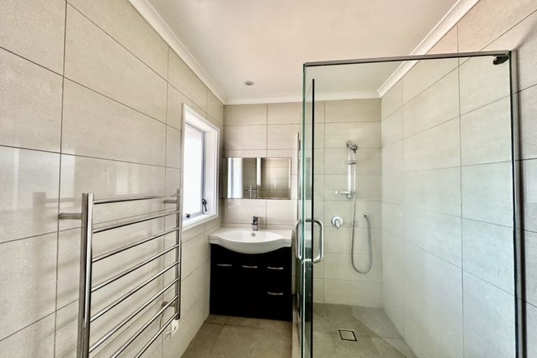 Photo of property in 54 Edgewater Drive, Pakuranga, Auckland, 2010