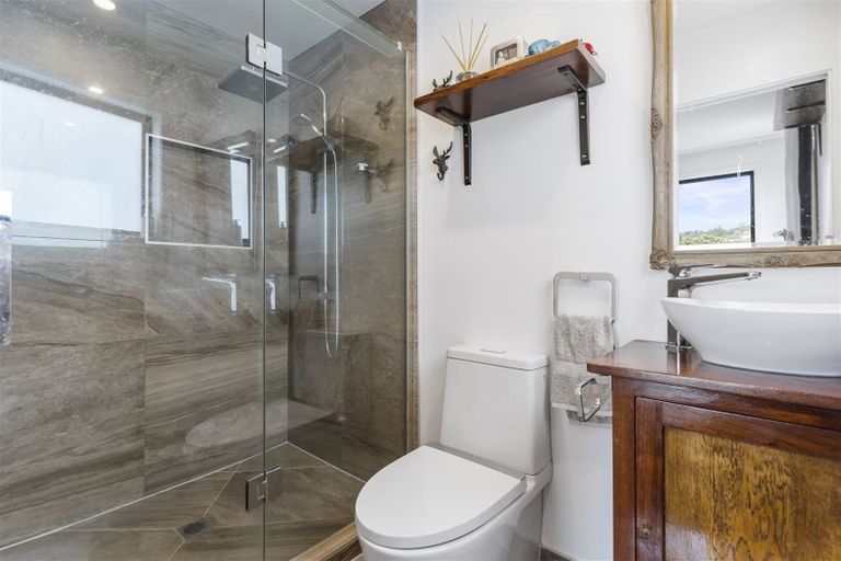 Photo of property in 50 Seymour Road, Sunnyvale, Auckland, 0612