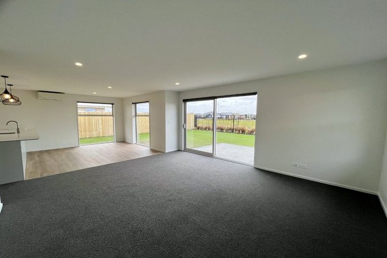 Photo of property in 5/172 Don Buck Road, Massey, Auckland, 0614