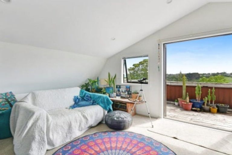 Photo of property in 12a Matai Road, Stanmore Bay, Whangaparaoa, 0932
