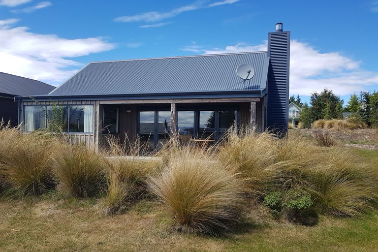 Photo of property in 19 Hamilton Drive, Lake Tekapo, 7999