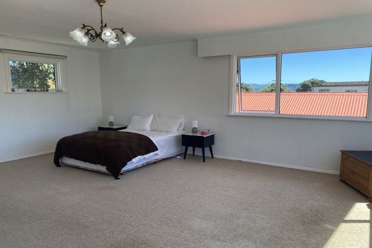 Photo of property in 18 Kauri Street, Eastbourne, Lower Hutt, 5013