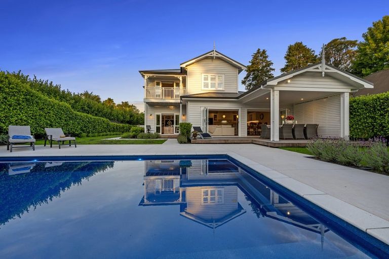 Photo of property in 4a Birchwood Grove, Greenhithe, Auckland, 0632