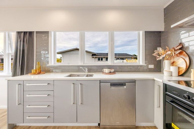 Photo of property in 13 Latham Stubbs Crescent, Waipawa, 4210