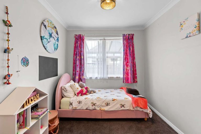 Photo of property in 28 Mazengarb Road, Paraparaumu Beach, Paraparaumu, 5032